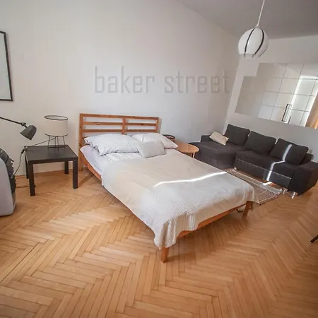 One Bedroom Close To Castle *