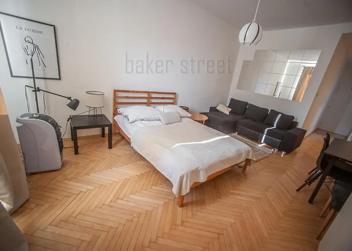 One Bedroom Close To Castle *
