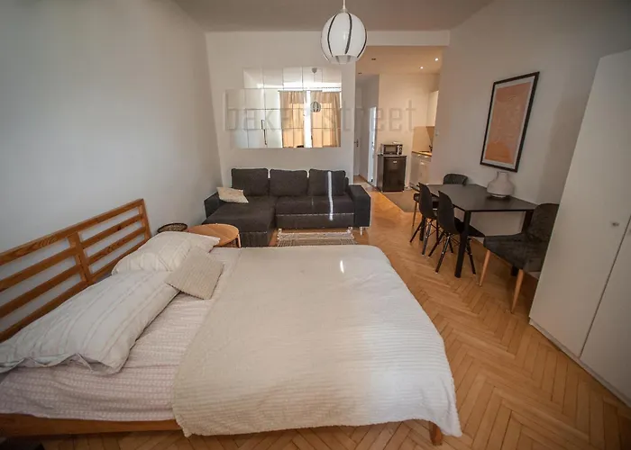 One Bedroom Close To Castle *